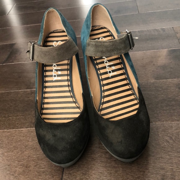 Splendid 4.5” tri-colour wedges - Picture 2 of 5